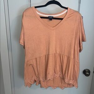 Buckle Peach V-Neck Top with Lace Hem